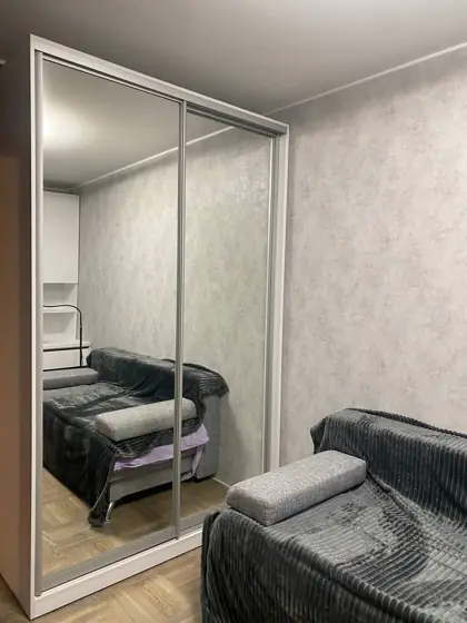 Шкаф - купе и стол с настольными пеналами — шкафы на заказ в Белгороде, фото 3